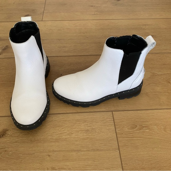 Sorel White and Black Women's Chelsea Boots - Picture 3 of 4